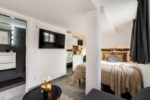 6 chambres, fer et planche à repasser, Wi-Fi, draps fournis