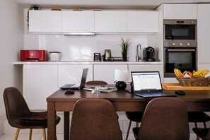 Micro-ondes, four, plaque de cuisson, lave-vaisselle