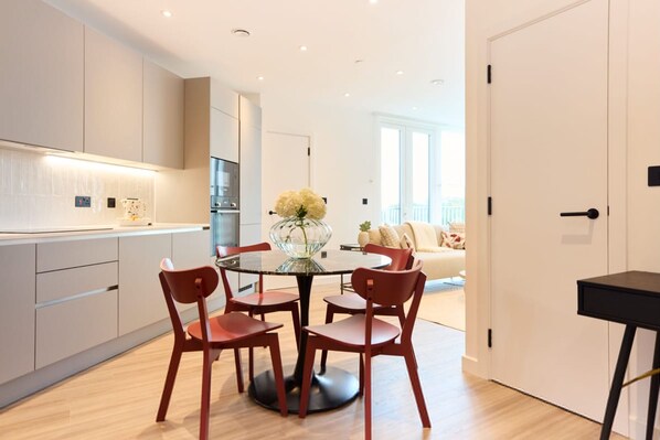 Apartment - The Tottenham Wonder - Pleasing 2bdr Flat With Balcony (London)