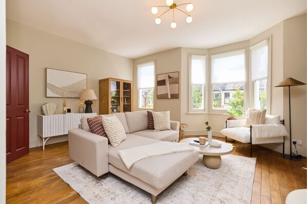 2 bedrooms - The Kilburn Arms Crib - Chic 2bdr House With Study Room (London)