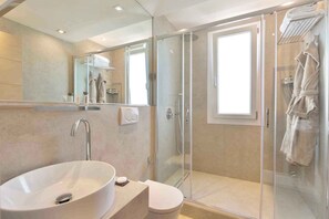 تجهيزات دش، مجففات شعر، مراحيض شطف