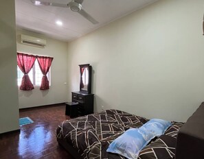 4 Schlafzimmer, Bügeleisen/Bügelbrett, Bettwäsche