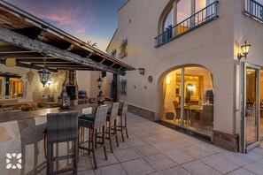 Outdoor dining - Villa AMAR by Abahana Villas (Calp)