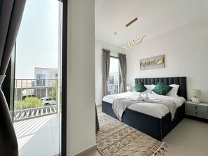 5 bedrooms, iron/ironing board, WiFi, bed sheets