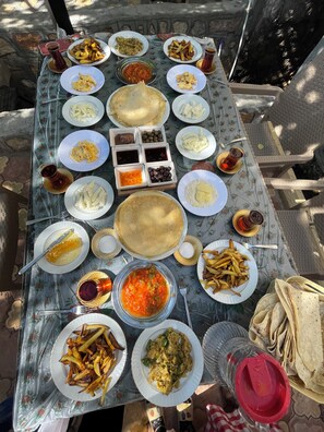 Sudah termasuk sarapan siap masak setiap hari