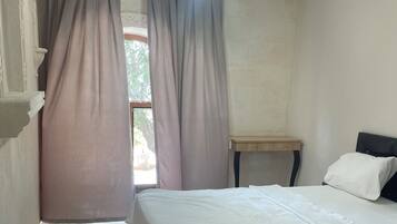 Desk, laptop workspace, soundproofing, free WiFi