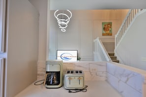 Interior - Spacious Renovated 3bedroom w/WiFi and Near PTI Airport  in tranquil Greensboro (Greensboro)