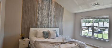 3 室のベッドルーム、アイロン / アイロン台、WiFi (無料)、ベッドシーツ