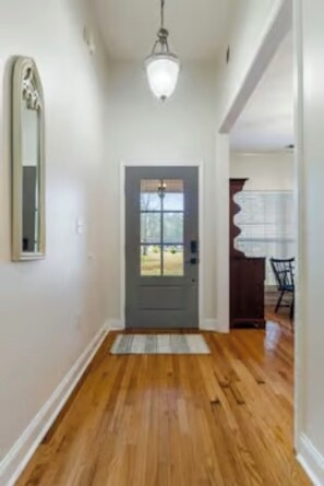 Interior - Charming 3-bedroom house with WiFi and AC in delightful McDonough (McDonough)