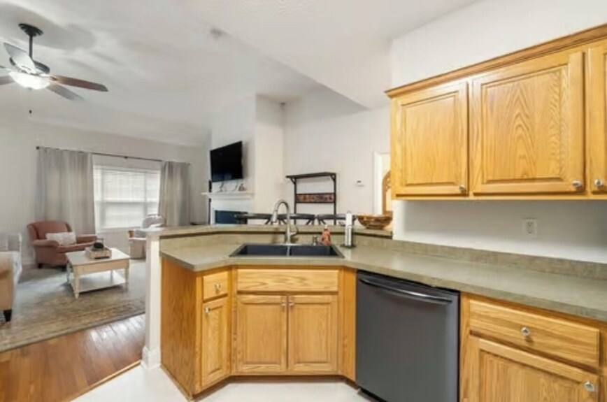 Charming 3-bedroom House With Wifi And Ac In Delightful Mcdonough - McDonough, GA