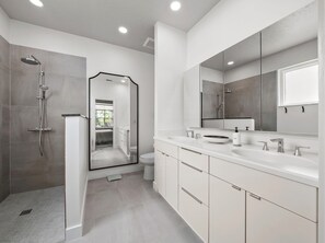 Hair dryer, towels, soap, toilet paper - Pineapple House 15min to Siesta & Lido Key Beaches (Sarasota)