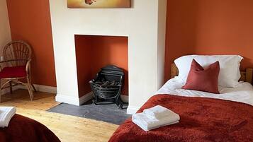 2 عدّة غرف نوم ومكواة/لوح كي وواي فاي وملاءات أسرّة