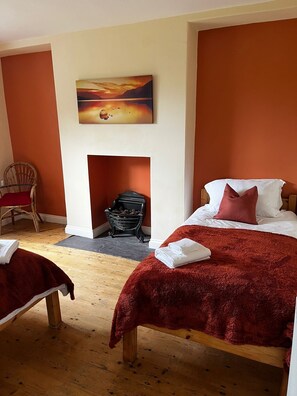 2 quartos, ferros/tábuas de passar roupa, Wi-Fi, roupa de cama