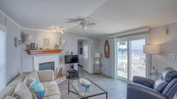 Smart TV, fireplace, DVD player, stereo