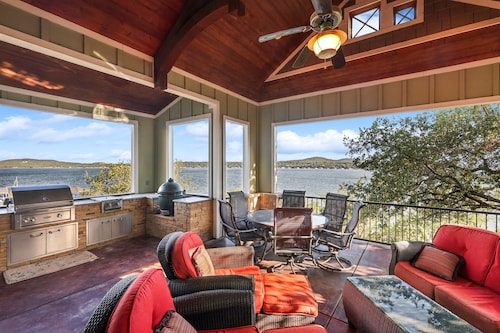 Sunset Manor- with a DOCK & HOT TUB!