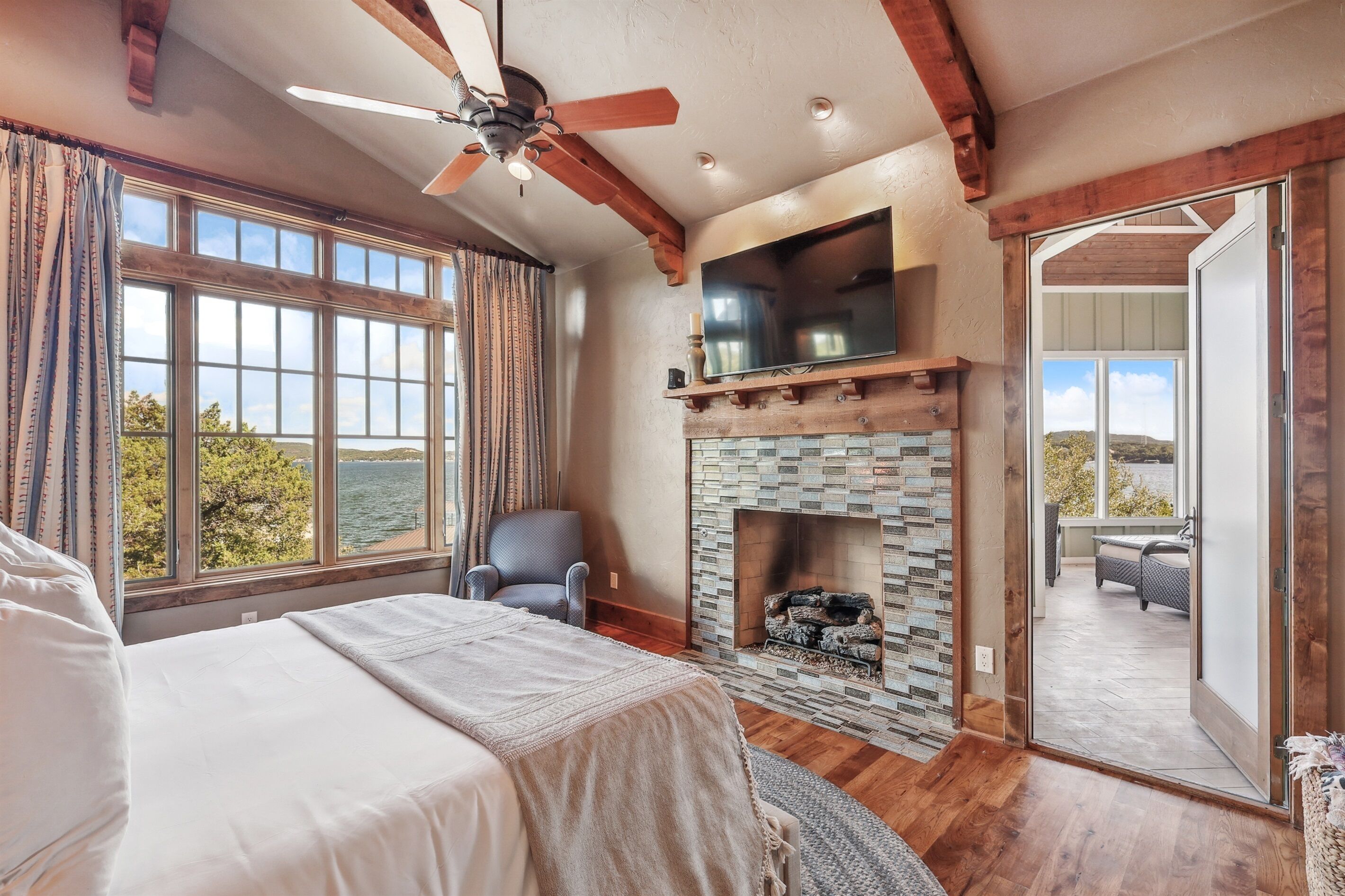 5 bedrooms, WiFi, bed sheets