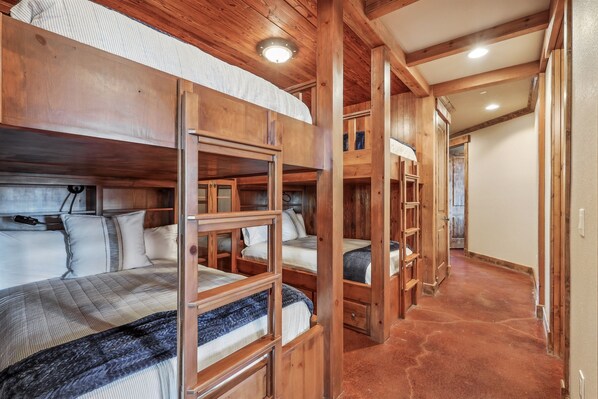 5 bedrooms, WiFi, bed sheets