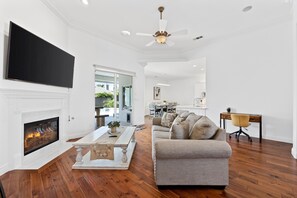 Smart TV, fireplace