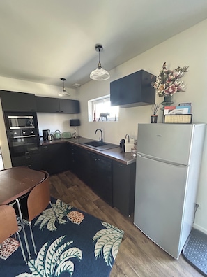 Fridge, microwave, oven, stovetop - Gîte Du Vieux Chêne (Plaine)