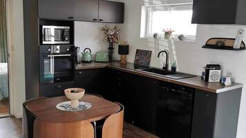 冰箱、微波炉、烤箱、炉灶