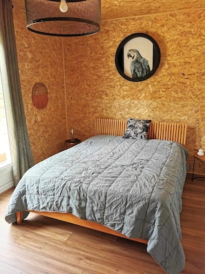 1 Schlafzimmer, Reisekinderbett, Bettwäsche