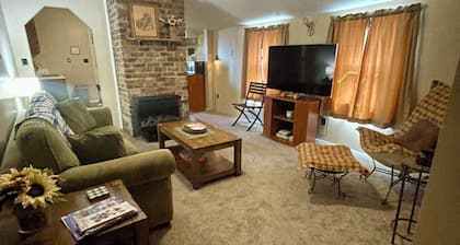 A charming 2 bedroom apartment a few blocks from Dickson college