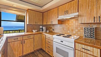 Frigorífic, microones, forn i placa de cuina