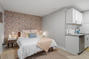 1 habitación, escritorio, tabla de planchar con plancha y wifi gratis