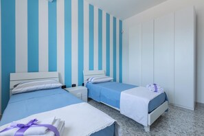 2 Schlafzimmer, Bügeleisen/Bügelbrett