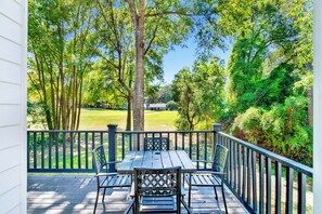 Outdoor dining - Discover Daphne's mystery cottage: Golf Course, Yacht Club, pool retreat! (Daphne)