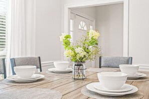 Dining - Discover Daphne's mystery cottage: Golf Course, Yacht Club, pool retreat! (Daphne)