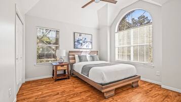 3 bedrooms, iron/ironing board, free WiFi, bed sheets