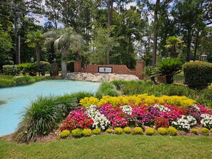 Pool - Discover Daphne's mystery cottage: Golf Course, Yacht Club, pool retreat! (Daphne)
