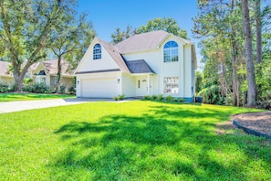 Exterior - Discover Daphne's mystery cottage: Golf Course, Yacht Club, pool retreat! (Daphne)