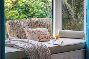 5 bedrooms, desk, iron/ironing board, travel crib