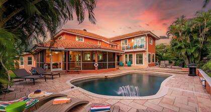 6BR Lux house w/ bayviews near beach| Pool| Spa|