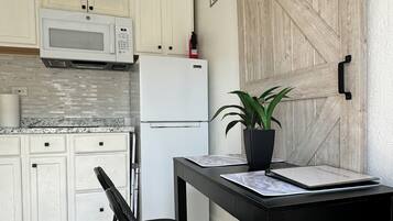 Microwave, oven, stovetop, cookware/dishes/utensils