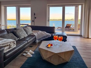 TV, fireplace - Sea 65" maisonette vacation apartment with sauna, whirlpool bath, fireplace & sea view (Ostseeresort Olpenitz)