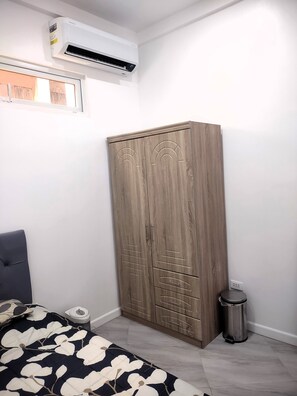 1 bedroom, bed sheets