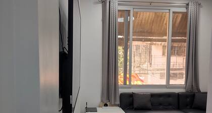 New Furn 1 Br/1 Bath/Kitchen, Manila-Univ Belt, AC, Hot water, Wifi, Netflix -u2