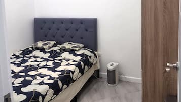 1 bedroom, bed sheets