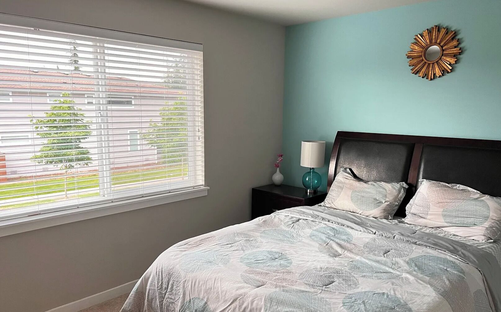 B16:Henna Villa: Corner lot, fenced, main w BR bath