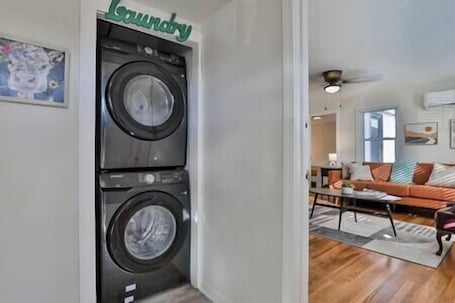 Interior. Cozy & Quiet Escape Near Shopping & Restaurants