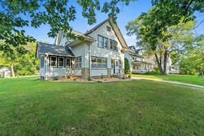 Exterior - Craftsmen Style Home near campus and downtown (Ames)