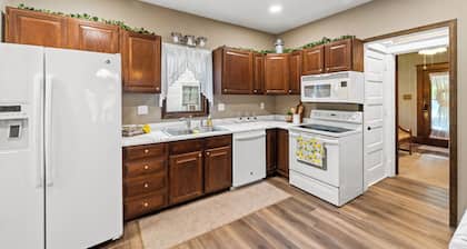 Craftsmen Style Home near campus and downtown