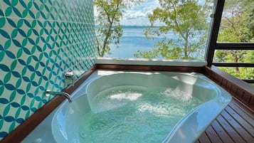 Bungalow, vue lac | 1 chambre, coffres-forts dans les chambres, décoration personnalisée