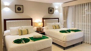 Phòng Tiêu chuẩn, quang cảnh hồ | Két bảo mật tại phòng, bàn, bàn ủi/dụng cụ ủi quần áo 
