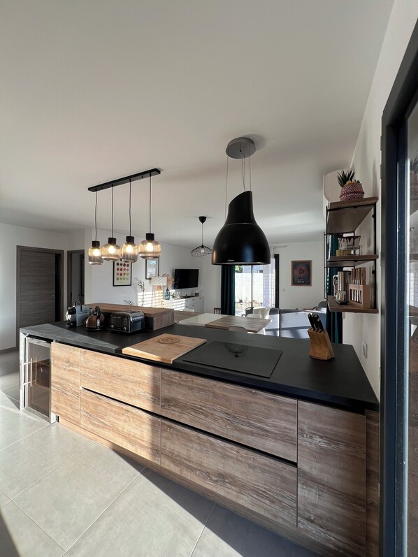 Private kitchen - Modern wooden villa between sea and mountains - garden and covered terrace (Ghisonaccia)