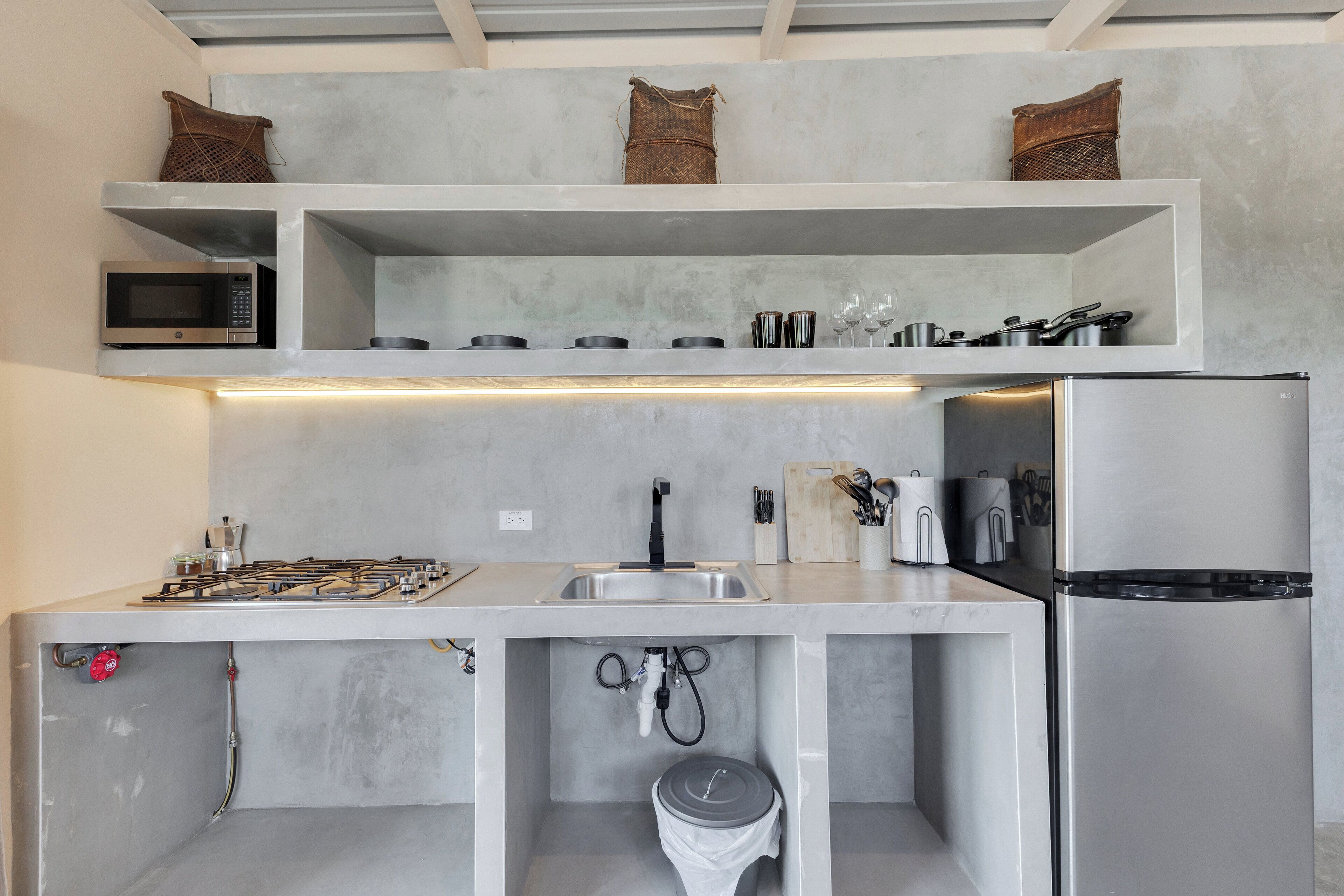 Classic Studio | Private kitchen | Fridge, microwave, stovetop, coffee/tea maker
