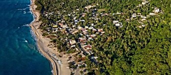 Charming 3-bedroom house in Paraiso with AC and pool.